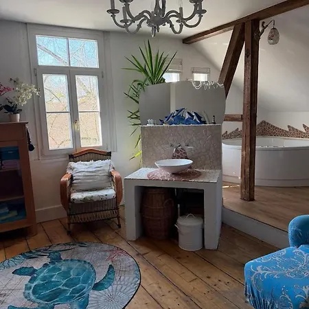 Riverside Landhaus-villa Und Xxl Garten Bis 24 Personen Mittelhof